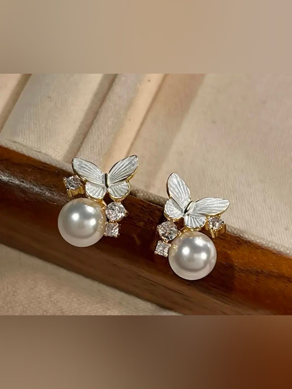 $8 Each Or Bundle 5/$20 Pearl & Butterfly Crystal Stud Earrings